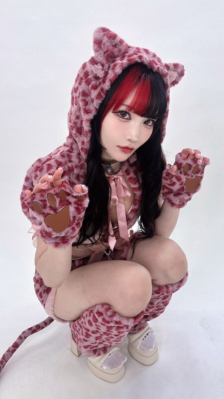 Maki Itoh nude photo 1