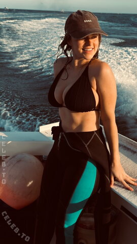 makilllla nude photo 2