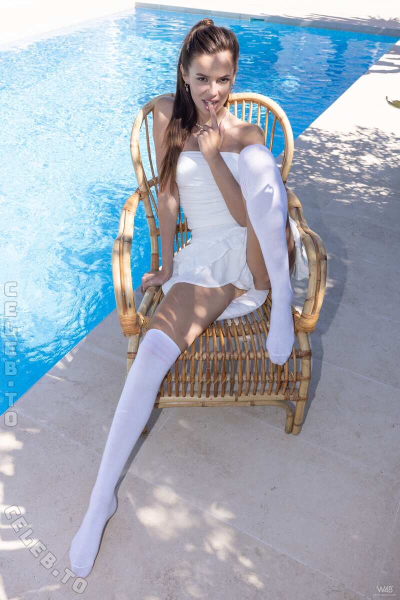Malena Amaro nude photo 3
