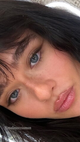 Malina Weissman Hot (2 photos)