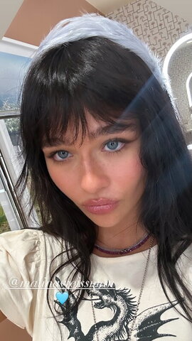 Malina Weissman nude photo 7