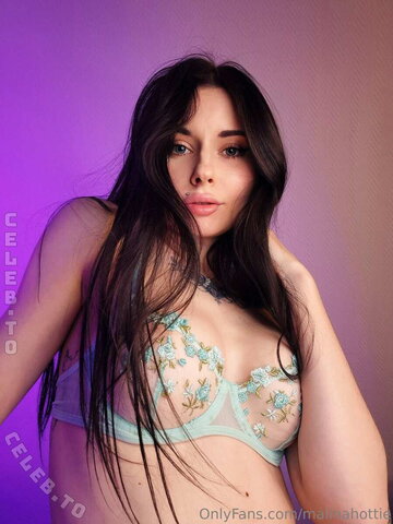 malinahottie nude photo 9