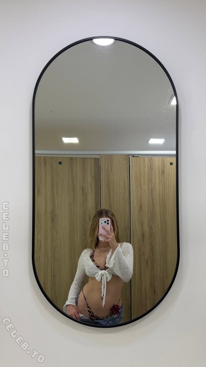 malinamacht nude photo 4