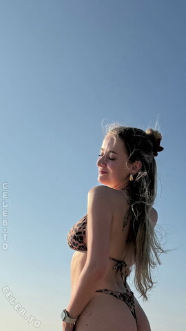 malinamacht nude photo 8