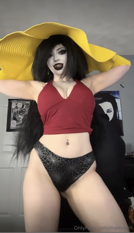 malmalirl nude photo 4