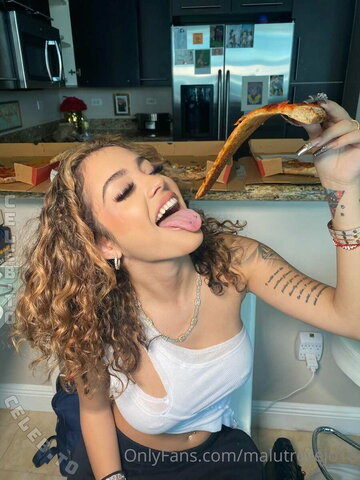 Malu Trevejo nude photo 17