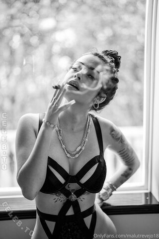 Malu Trevejo nude photo 12