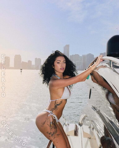 Malu Trevejo nude photo 23