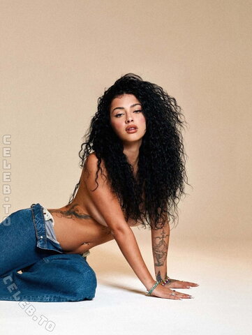 Malu Trevejo nude photo 14