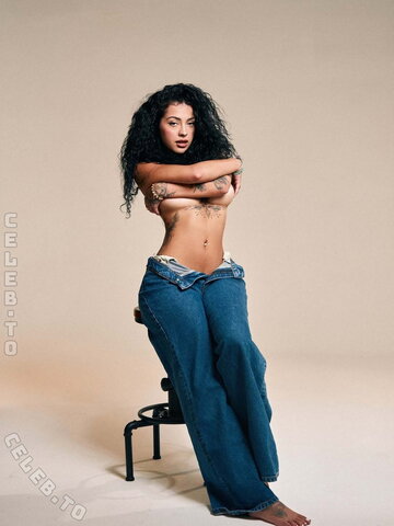 Malu Trevejo nude photo 11