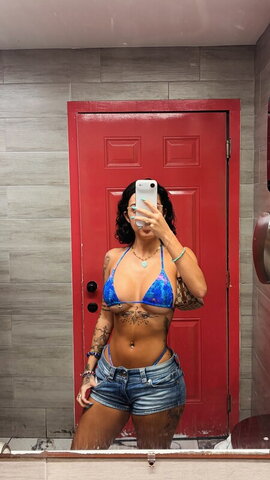 Malu Trevejo Sexy (1 photo)