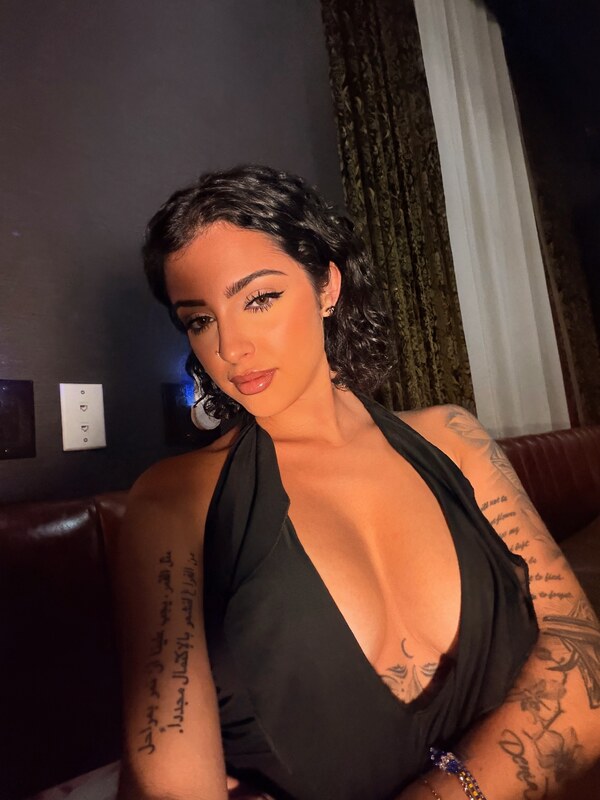 Malu Trevejo nude photo 3