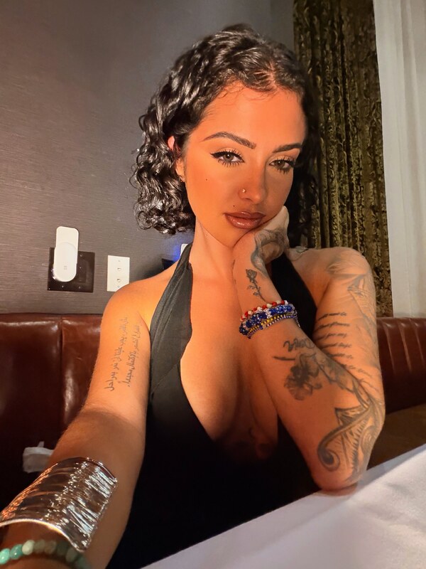 Malu Trevejo nude photo 8