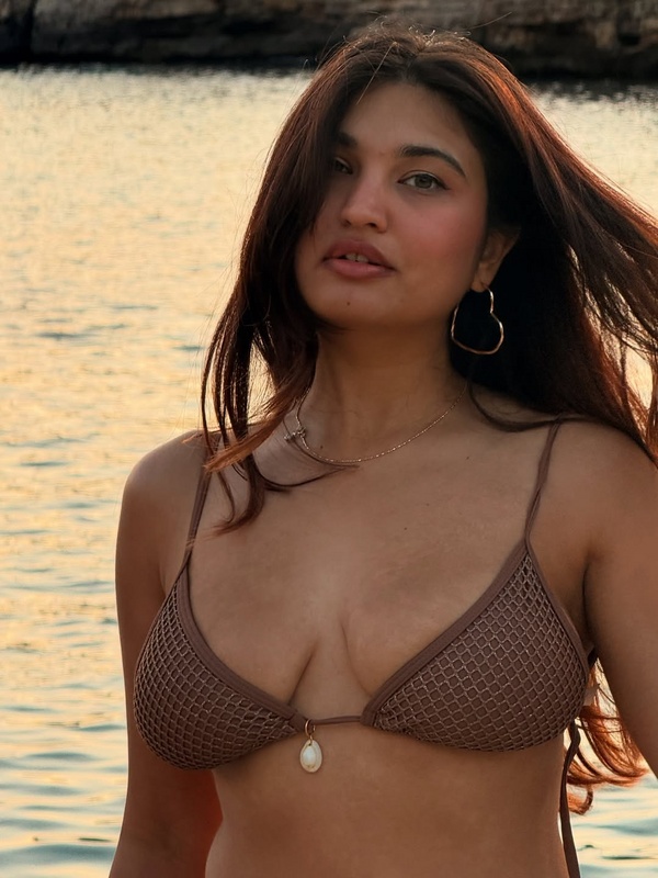 Malvika Billa nude photo 2