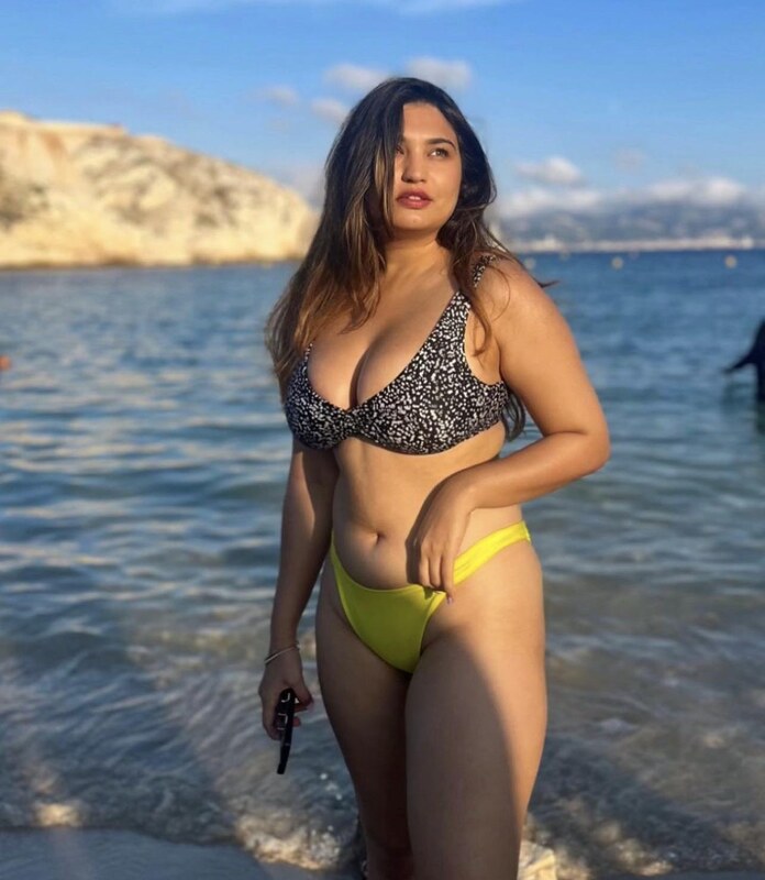 Malvika Billa nude photo 4