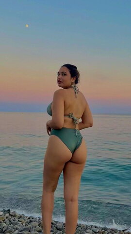 Malvika Billa nude photo 7