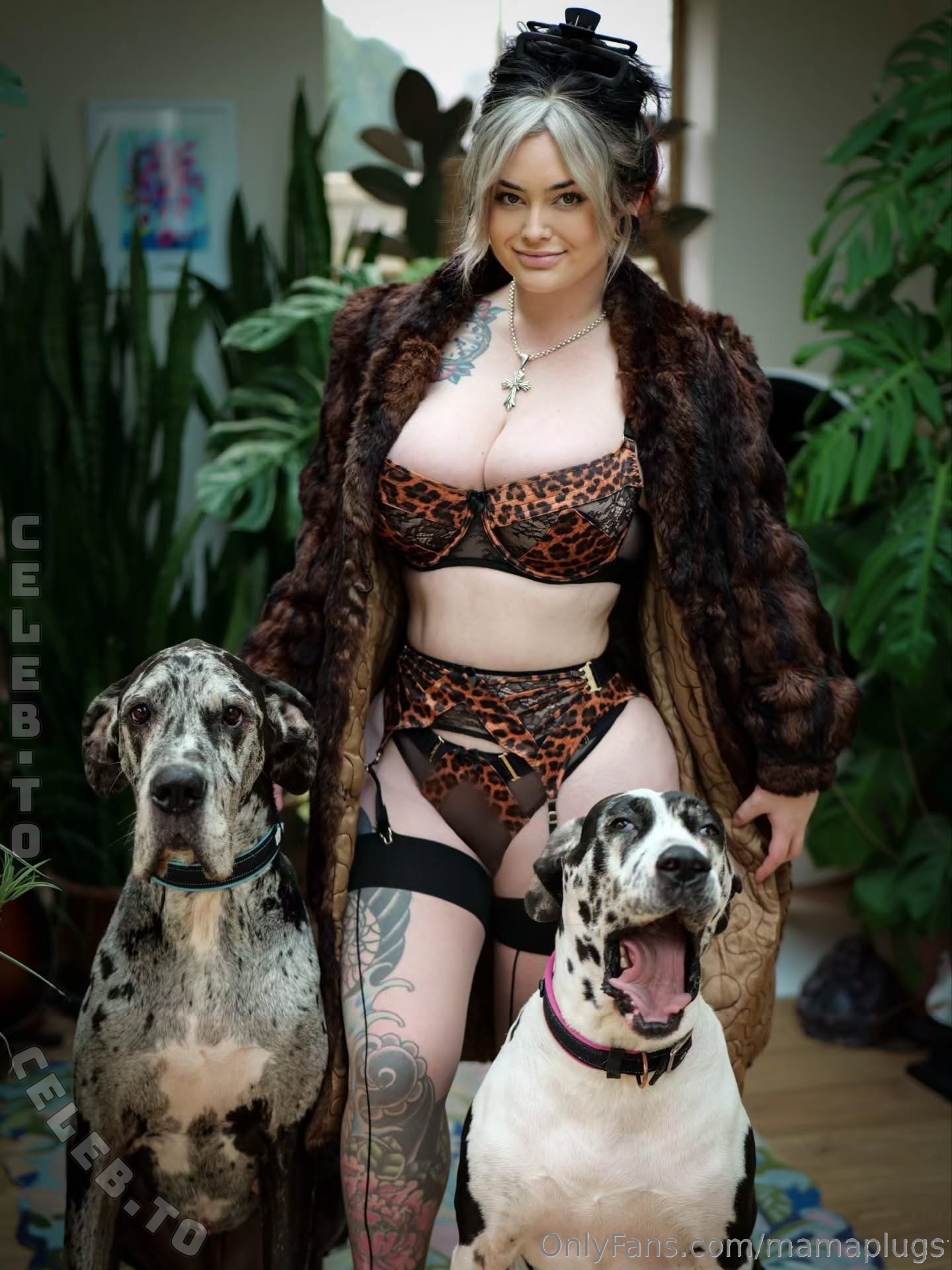 Mamaplugs nude photo 1