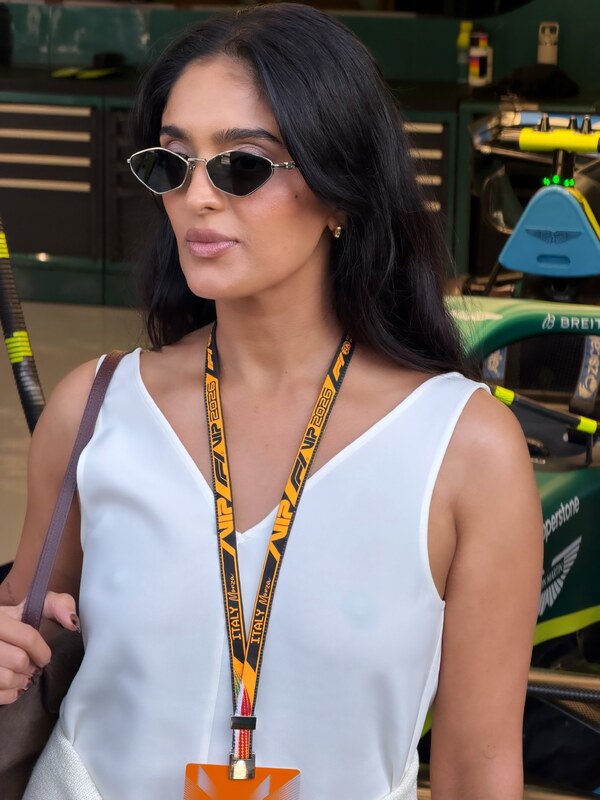 Mandeep Dhillon nude photo 1