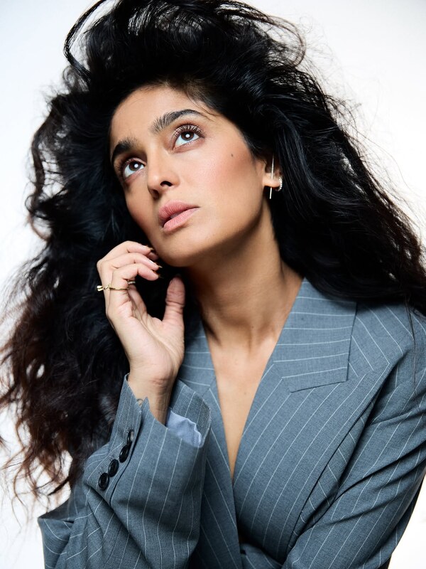 Mandeep Dhillon nude photo 10