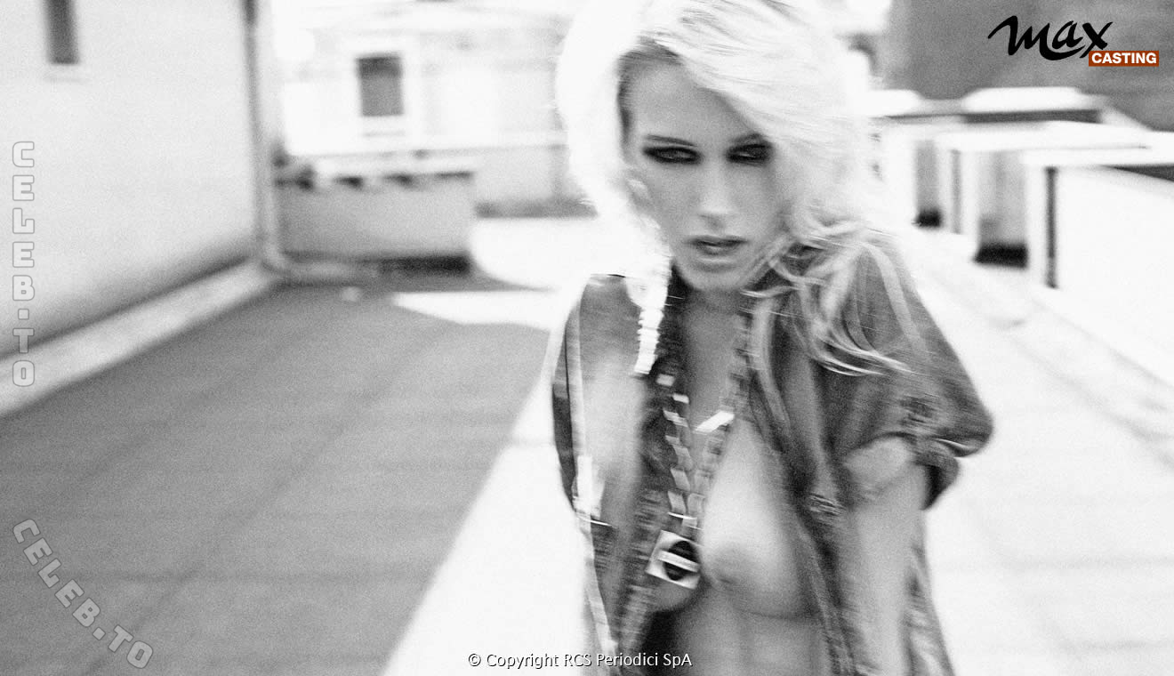 Mandy Graff nude photo 1
