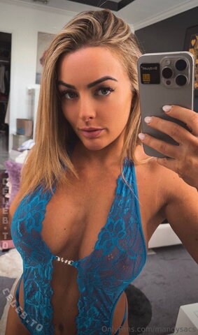 Mandy Rose nude photo 17
