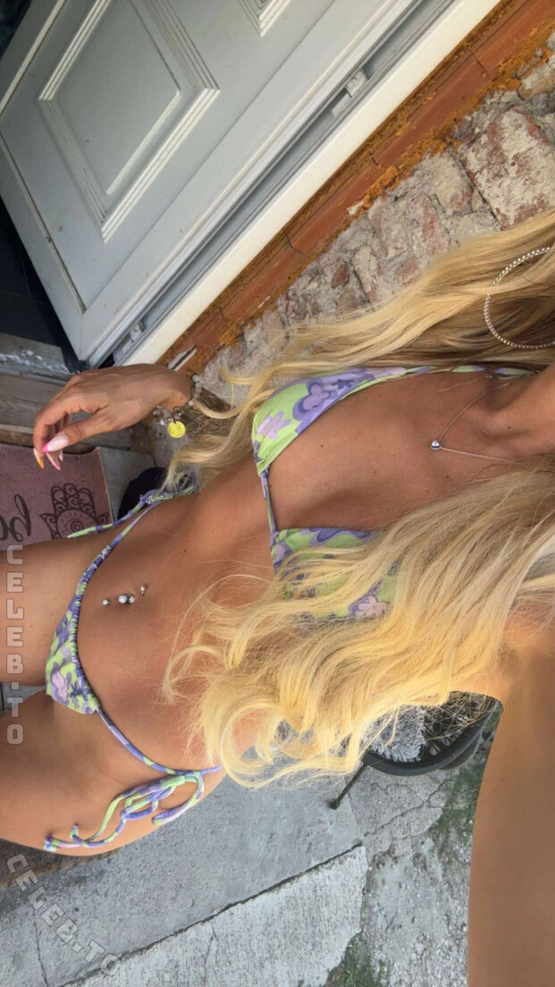 Manuela_Elena nude photo 2