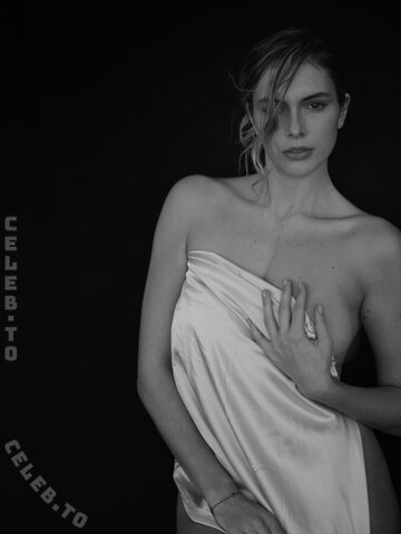 Mara Hülbach nude photo 11