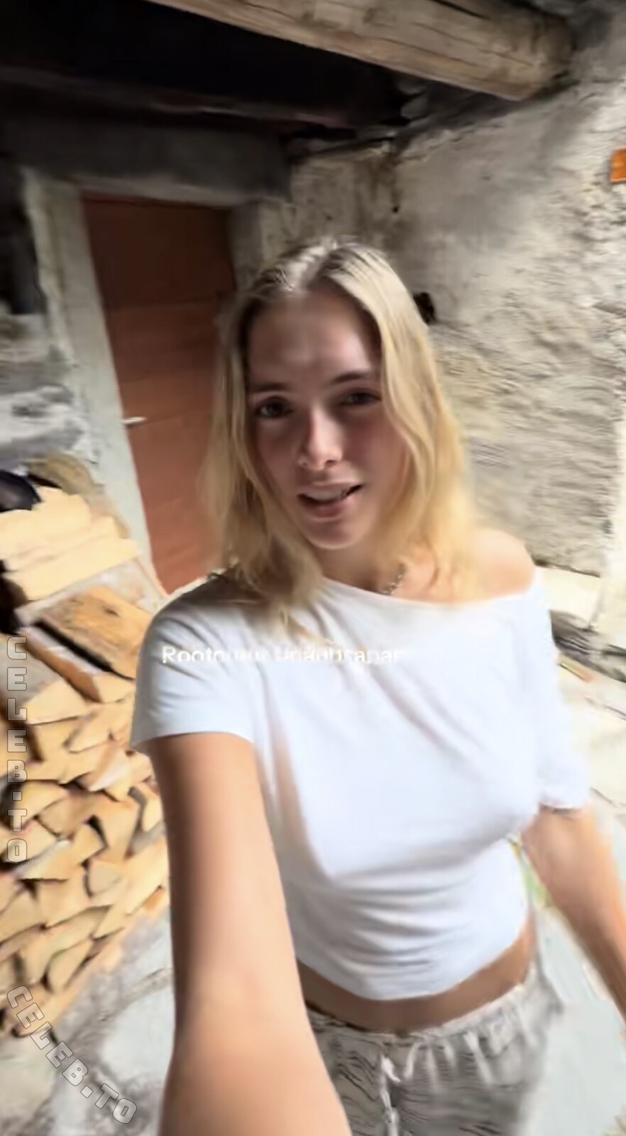 Mara Hülbach nude photo 3