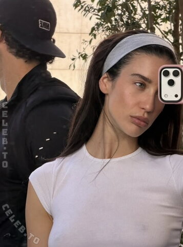 María Pedraza nude photo 22