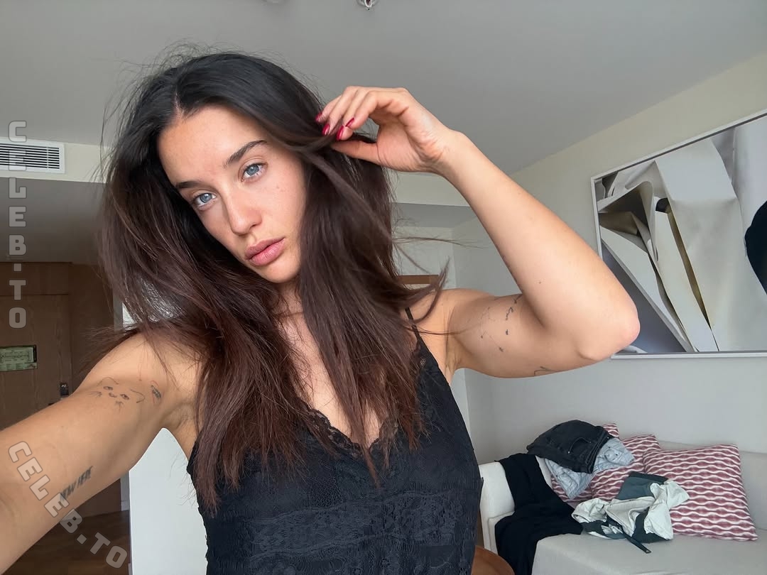 María Pedraza nude photo 5
