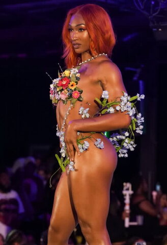 Mara Sade nude photo 7
