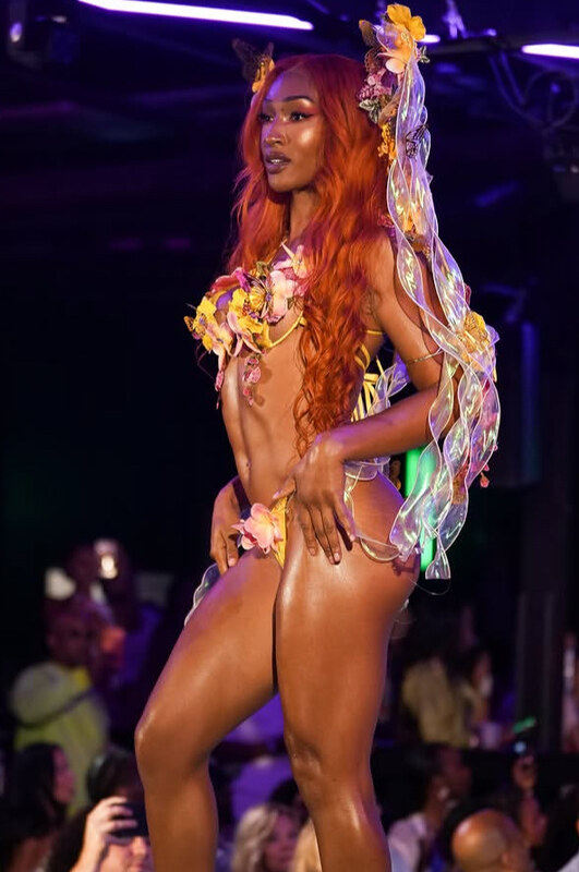 Mara Sade nude photo 5