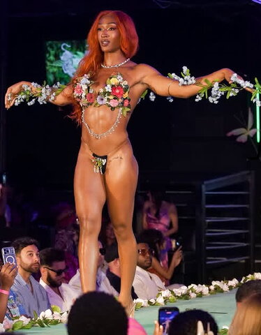 Mara Sade nude photo 1