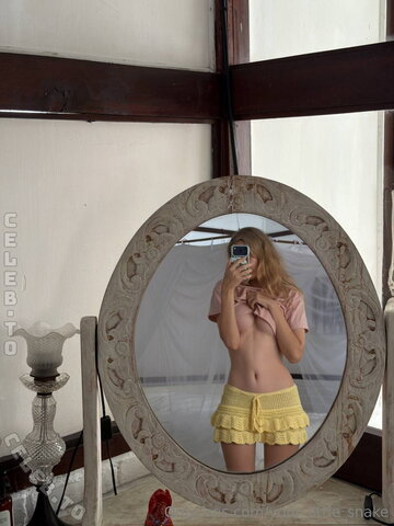 Mararats nude photo 8