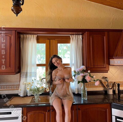 Marci nude photo 16