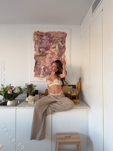 Marci nude photo 12