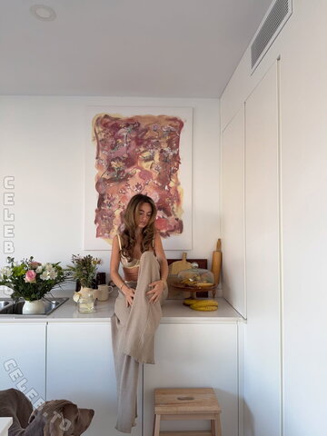 Marci nude photo 9