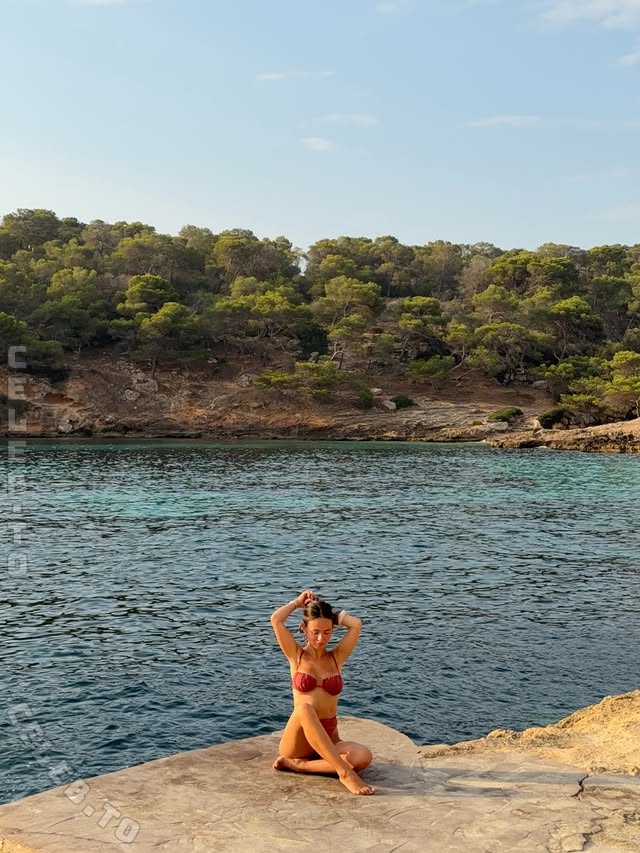 Marci nude photo 4