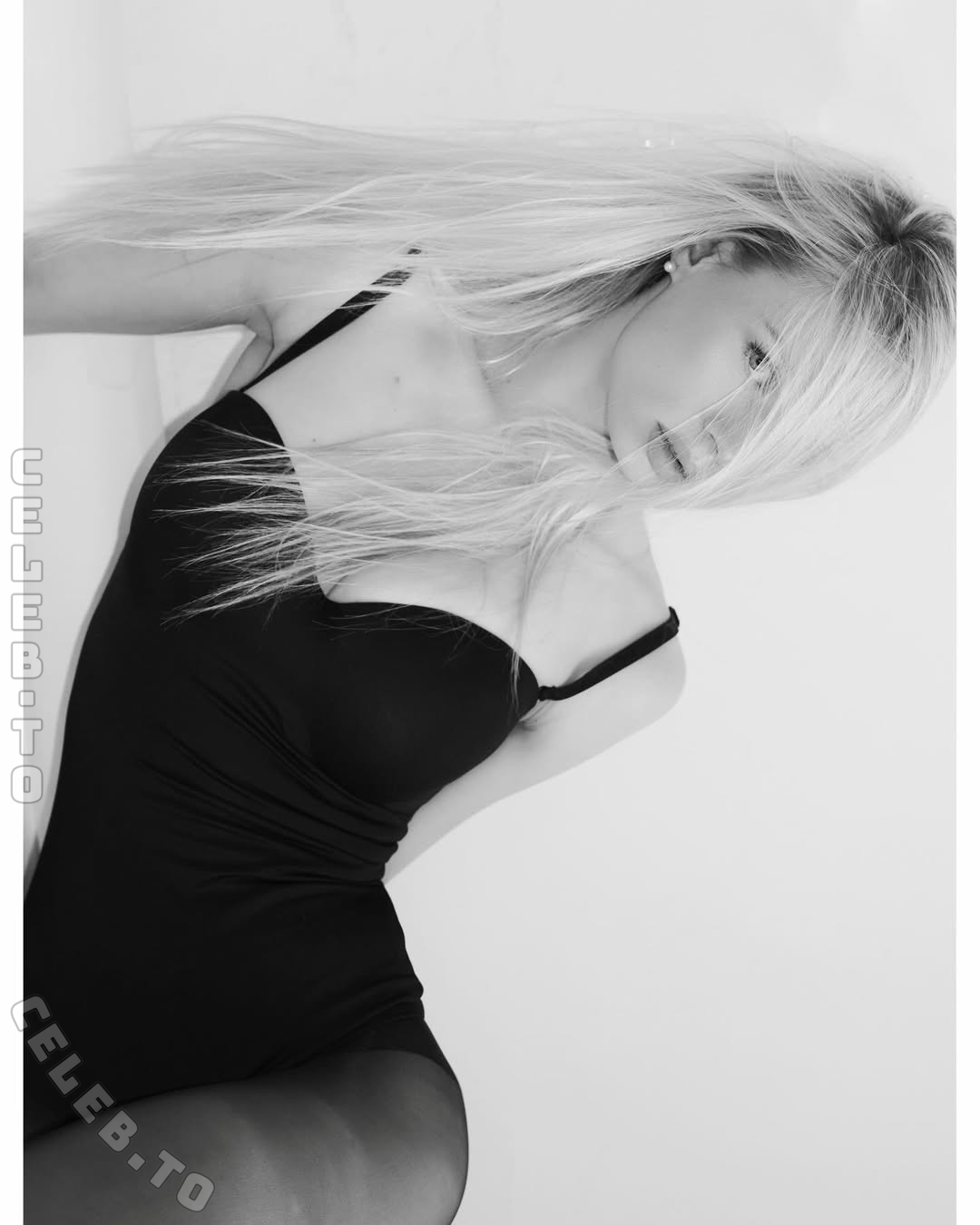 Maren Tschinkel nude photo 4