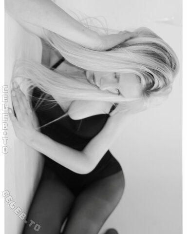 Maren Tschinkel nude photo 2
