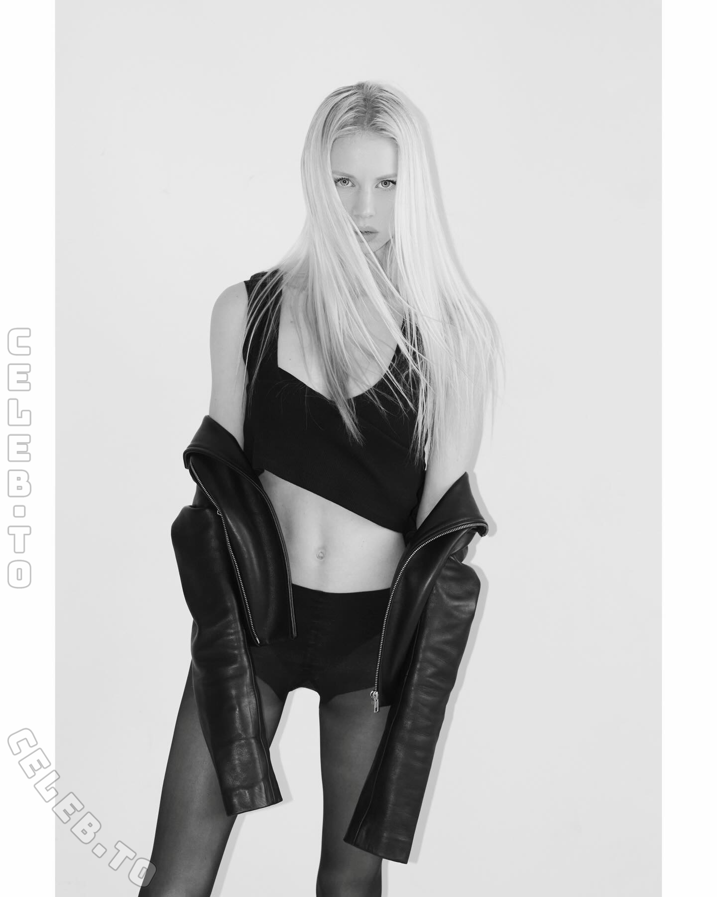 Maren Tschinkel nude photo 6