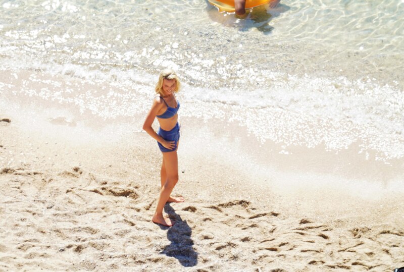 Margot Robbie nude photo 15