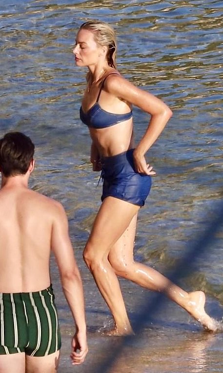 Margot Robbie nude photo 3