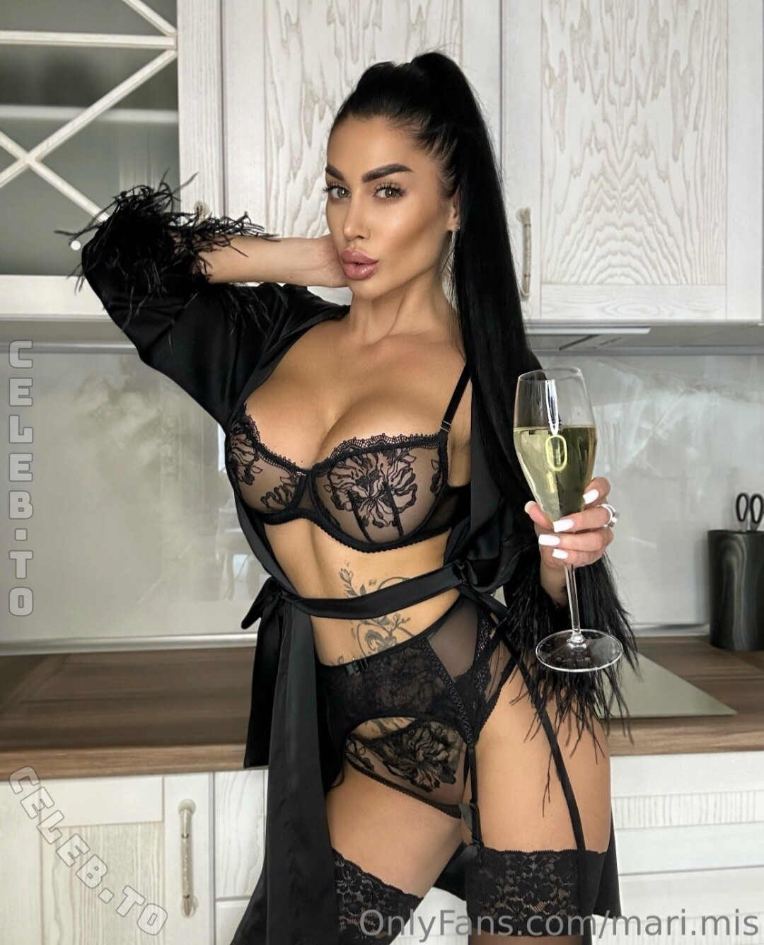 Mari Mistress nude photo 1