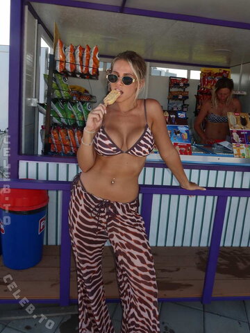 Maria Maksimovic nude photo 6
