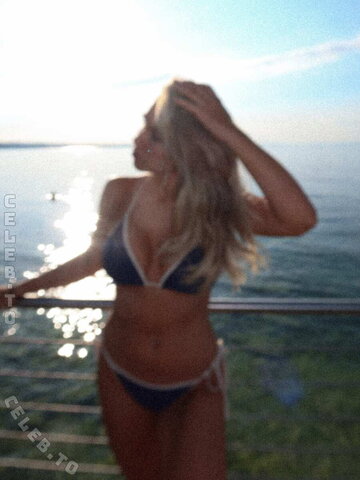 Maria Maksimovic nude photo 2