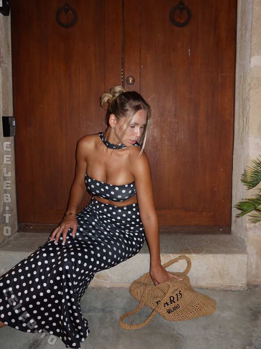 Maria Maksimovic nude photo 5
