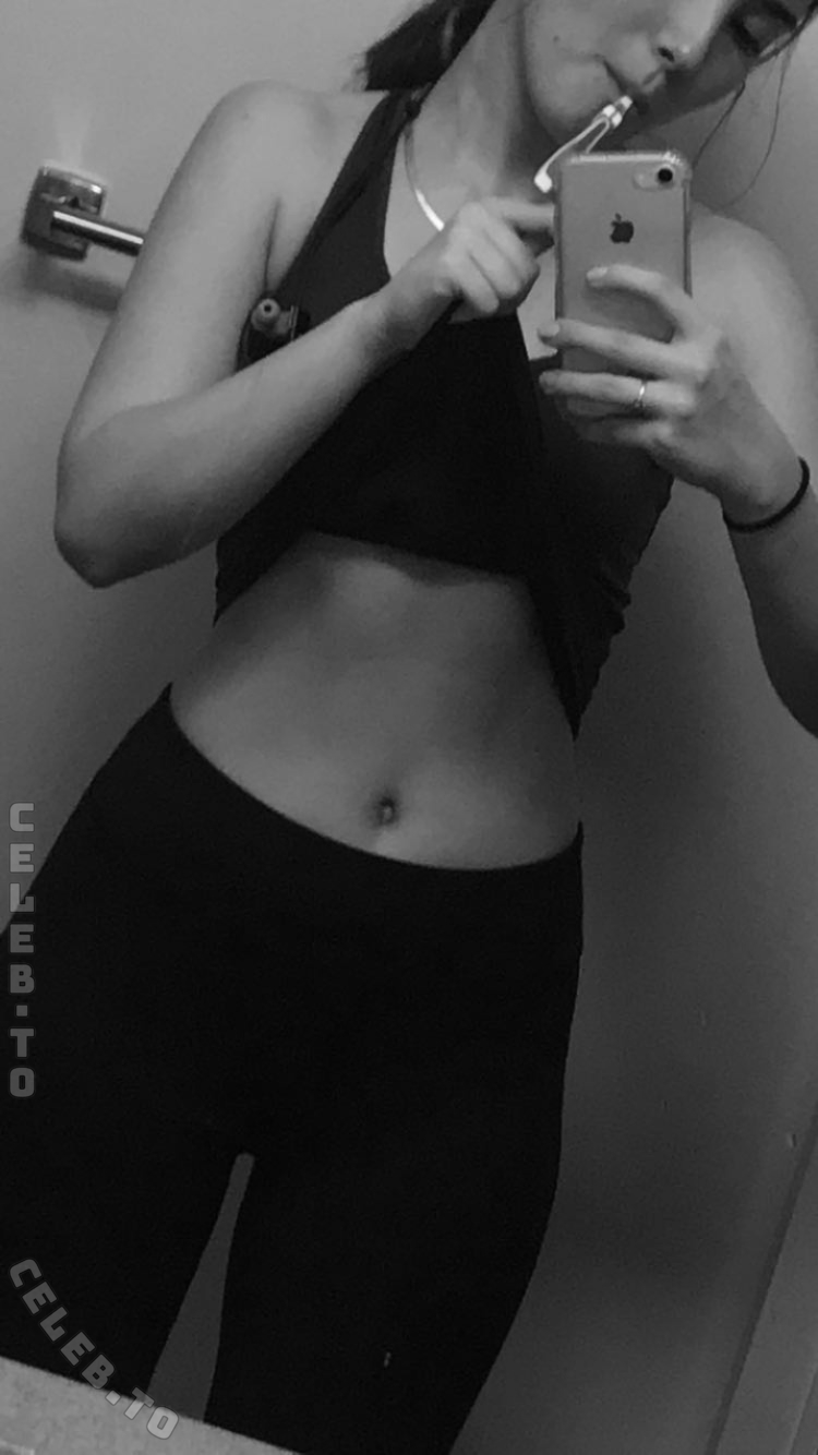 Maria Zhang nude photo 2