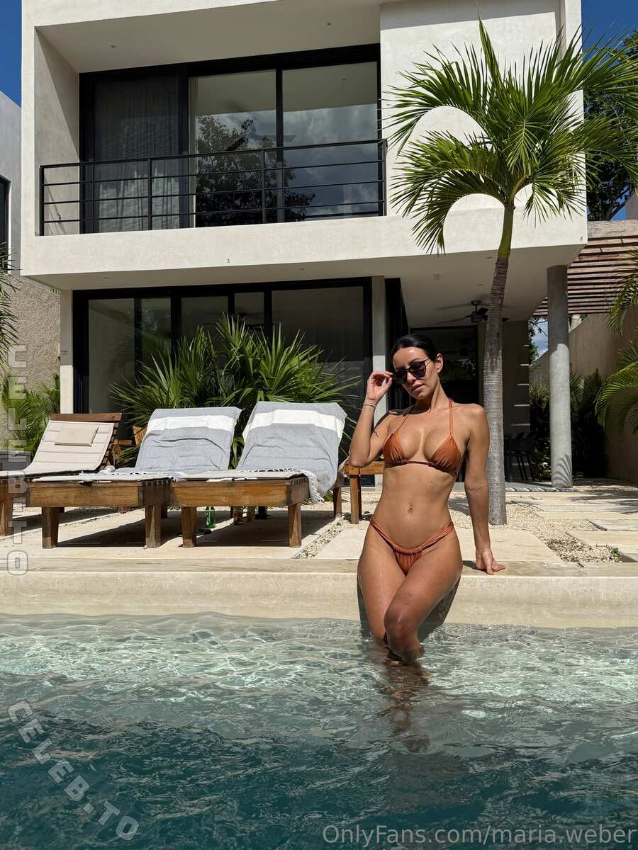 Maria nude photo 1