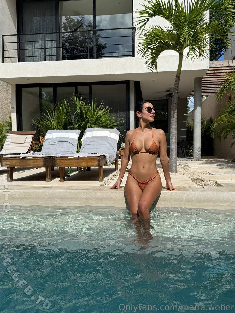 Maria nude photo 2